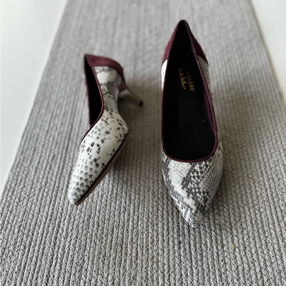 Artelier Nicole Miller Burgundy Suede White Snakeskin Metallic Heels Pumps Sz 9